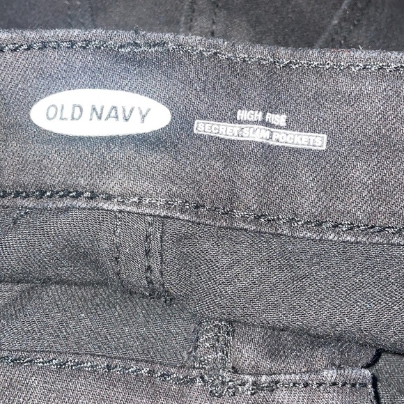 OLD NAVY HIGH RISE Secret-Slim Pockets Jean Shorts Women’s Size 2 - Picture 3 of 5